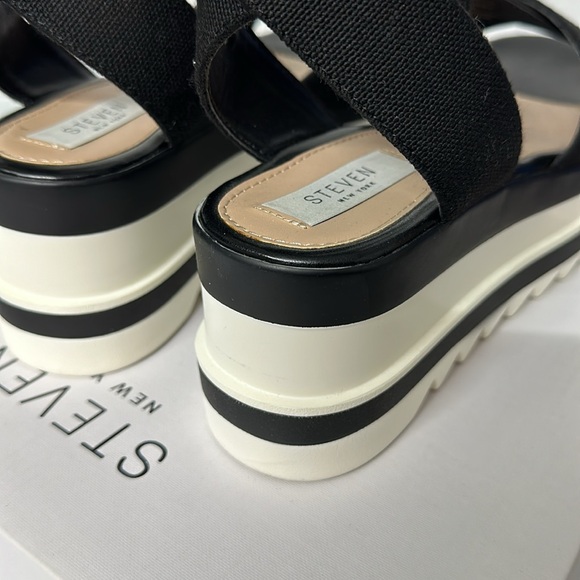 Like new black wedges - Picture 3 of 5